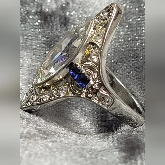 Floral Shaped Crystal Art Deco Ring - Picture 3 of 5